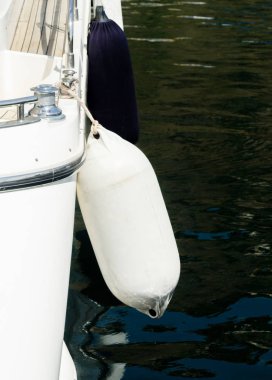 tekne, tekne ekipmanları, deniz güvenliği gövde dışında asılı şamandıra