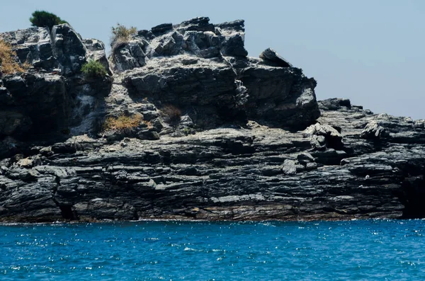 Increíble Mar Con Olas Azules Verano Rocas Relajante Vista Las —  Fotos de Stock