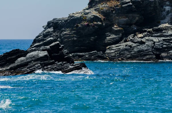 Increíble Mar Con Olas Azules Verano Rocas Relajante Vista Las —  Fotos de Stock