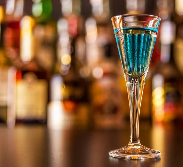 Liqueur Rafraîchissante Dans Grand Verre Boisson Alcoolisée Préparée Par Barman — Photo