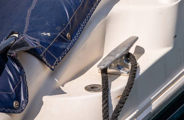 Oldalán Egy Kis Marina Yachting Berendezések Biztonsági Eleme Hajó Dokk — Stock Fotó