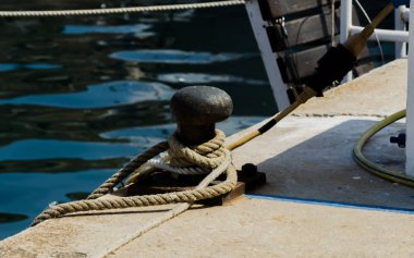 sonrası küçük bir Marina sahildeki demirleme, öğe bağlama için gemi limanda Emanet