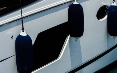 tekne, tekne ekipmanları, deniz güvenliği gövde dışında asılı şamandıra