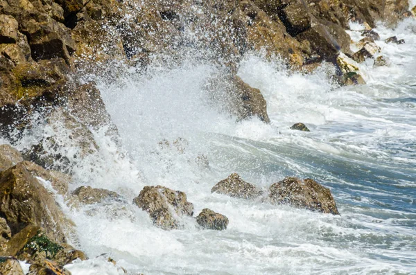 Fantastiskt Hav Med Blå Sommarvåg Och Klippor Avkopplande Utsikt Över — Stockfoto