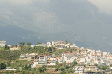 tipik İspanyol köy evleri ve tarım arazisi Hills Endülüs, dağ manzarası