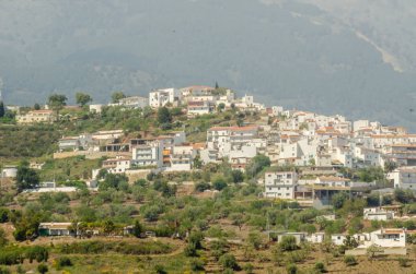 tipik İspanyol köy evleri ve tarım arazisi Hills Endülüs, dağ manzarası