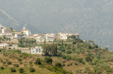 tipik İspanyol köy evleri ve tarım arazisi Hills Endülüs, dağ manzarası