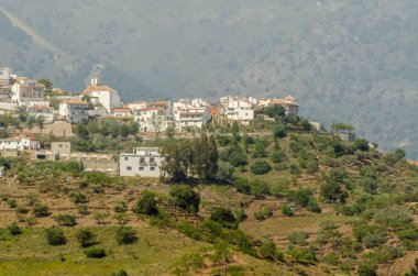 tipik İspanyol köy evleri ve tarım arazisi Hills Endülüs, dağ manzarası