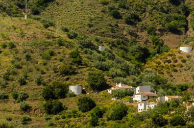 tipik İspanyol köy evleri ve tarım arazisi Hills Endülüs, dağ manzarası