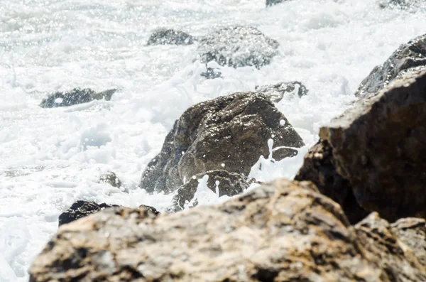 Increíble Mar Con Olas Azules Verano Rocas Relajante Vista Las —  Fotos de Stock