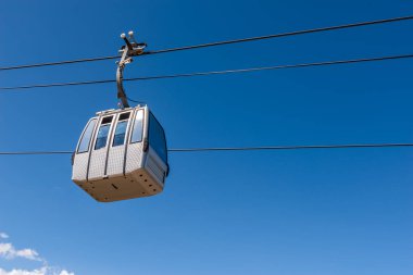 Teleferik gökyüzü, yükseklik ve turistik cazibe, seyahat, taşıma