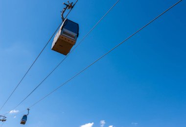 Teleferik gökyüzü, yükseklik ve turistik cazibe, seyahat, taşıma