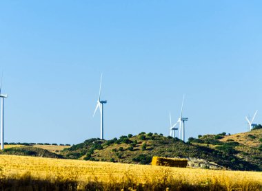 mavi gökyüzü, alternatif enerji kaynağı, çevre elektrik üreten rüzgar türbinleri