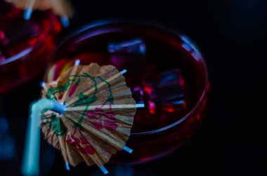 Sangria İspanya'dan geleneksel bir meyveli kokteyl dayalı tatlı şarap ve meyve, serinletici bir içecek