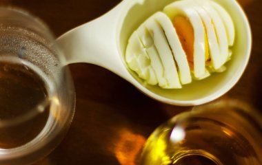 Küçük porsiyonlar, sağlıklı ve lezzetli aperatifler, diyet yemekleri farklı meze ile ayarla