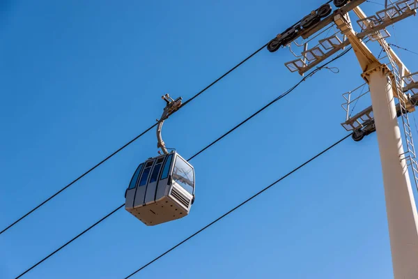 Kabelbaan Tegen Hemel Vervoer Hoogte Toeristische Attractie Reizen — Stockfoto