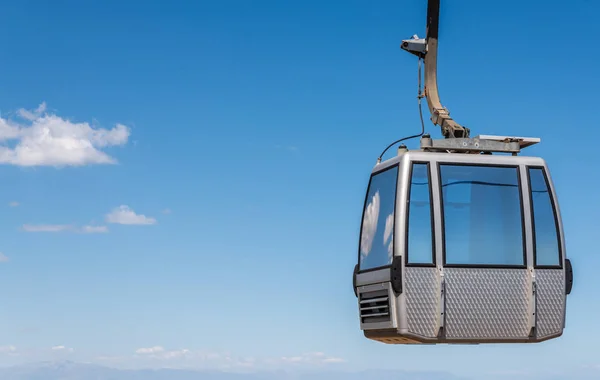 Seilbahn Gegen Den Himmel Transport Der Höhe Und Touristenattraktion Reisen — Stockfoto