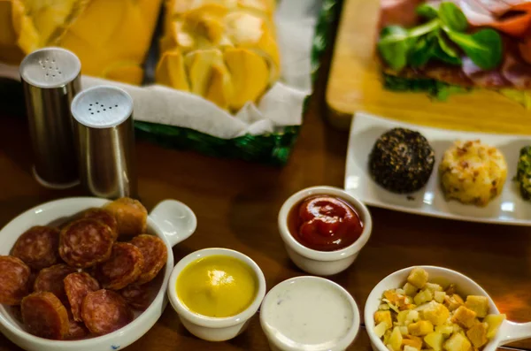 Set Con Diferentes Aperitivos Porciones Pequeñas Snacks Saludables Deliciosos Comida — Foto de Stock