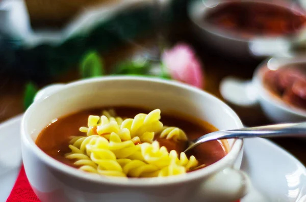 Leckere Und Nahrhafte Tomatensuppe Mit Frischer Pasta Diätmahlzeit Vegetarisches Mittagessen — Stockfoto