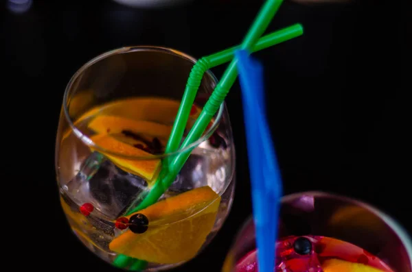 Frische Und Erfrischende Cocktails Auf Basis Von Gin Einem Unverwechselbaren — Stockfoto
