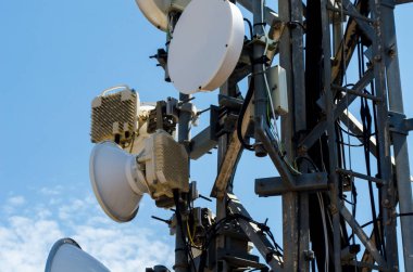 Antenler hücresel iletişim ve radar sistemleri, teknoloji telekomünikasyon kule