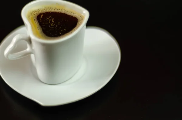 Czarna Kawa Filiżance Ceramiczne Pasku Energia Pić Miejscu Publicznym Kawiarnia — Zdjęcie stockowe