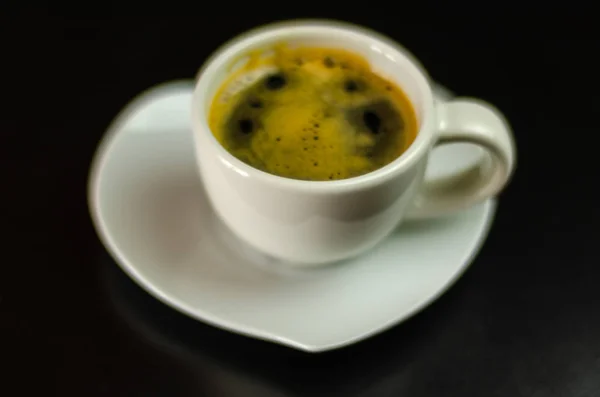 Czarna Kawa Filiżance Ceramiczne Pasku Energia Pić Miejscu Publicznym Kawiarnia — Zdjęcie stockowe