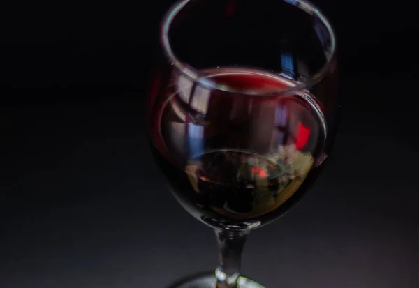 Czerwone Wino Zestaw Różnych Serów Desce Pyszne Przekąski Jedzenie Zdrowe — Zdjęcie stockowe