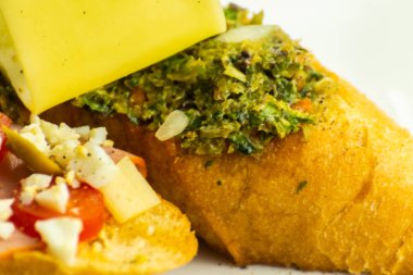 Geleneksel İspanyolca tapas yemek tablo, mini sandviç yemek için ayarla, lezzetli Aperatif meze, gıda