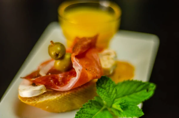 Tapas Españolas Tradicionales Para Mesa Almuerzo Mini Sándwiches Juego Alimentos — Foto de Stock