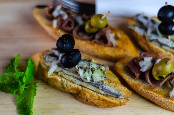 Tapas Mariscos Españoles Mini Sándwiches Juego Alimentos Aperitivo Delicioso Almuerzo —  Fotos de Stock