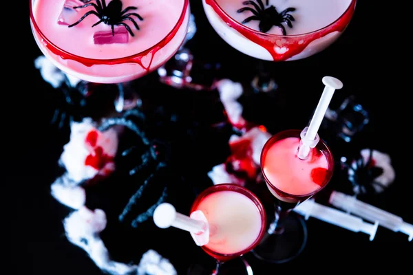 Hátborzongató Halloween Fél Vér Pókok Jég Kockák Fél Italok Koktélok — Stock Fotó