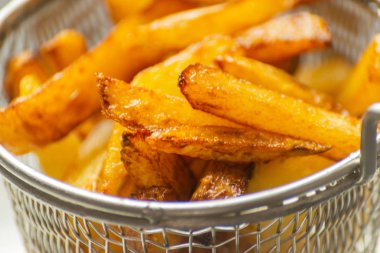 unhealty taze patates, lezzetli yemek yağlı altın patates closeup hazırlanan
