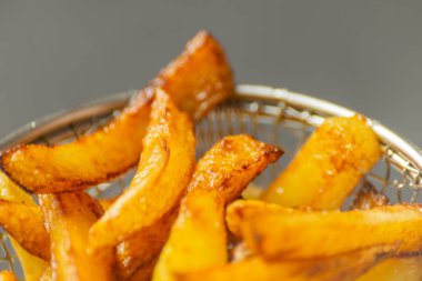 unhealty taze patates, lezzetli yemek yağlı altın patates closeup hazırlanan