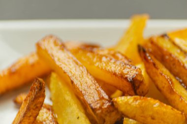 unhealty taze patates, lezzetli yemek yağlı altın patates closeup hazırlanan