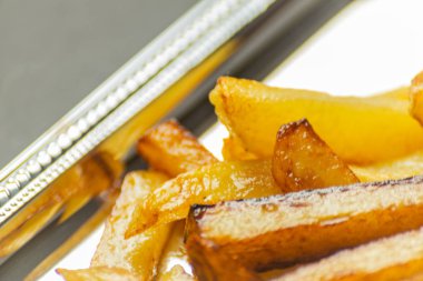 unhealty taze patates, lezzetli yemek yağlı altın patates closeup hazırlanan