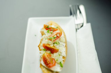 Geleneksel İspanyolca tapas yemek tablo, mini sandviç yemek için ayarla, lezzetli Aperatif meze, gıda