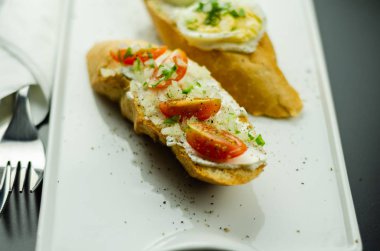 Geleneksel İspanyolca tapas yemek tablo, mini sandviç yemek için ayarla, lezzetli Aperatif meze, gıda