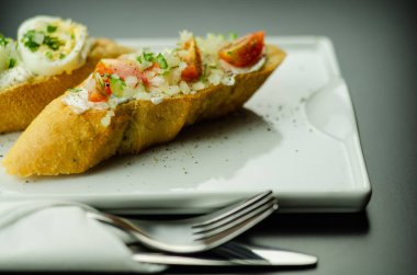 Geleneksel İspanyolca tapas yemek tablo, mini sandviç yemek için ayarla, lezzetli Aperatif meze, gıda