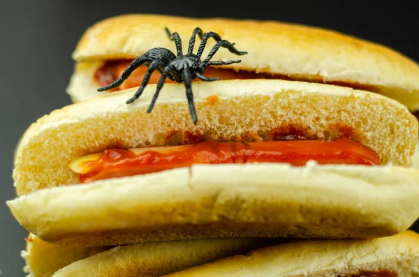 Espeluznantes Dedos Perro Caliente Halloween Mesa Negra Comida Fiesta — Foto de Stock