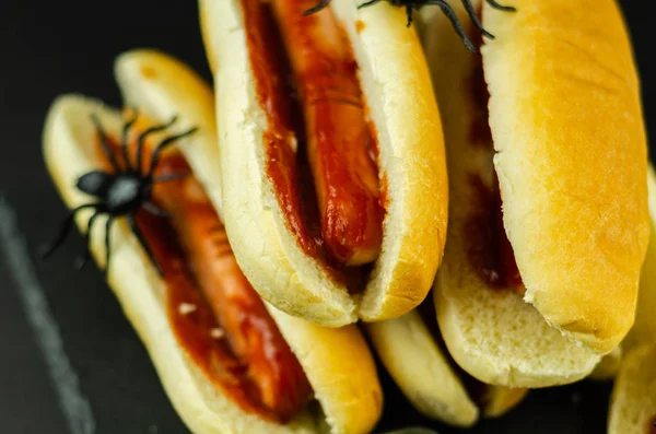 Espeluznantes Dedos Perro Caliente Halloween Mesa Negra Comida Fiesta — Foto de Stock