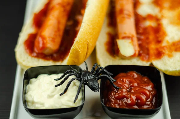 Espeluznantes Dedos Perro Caliente Halloween Mesa Negra Comida Fiesta — Foto de Stock