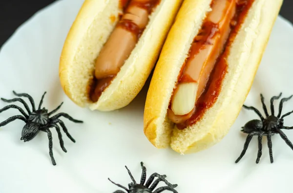 Espeluznantes Dedos Perro Caliente Halloween Mesa Negra Comida Fiesta — Foto de Stock