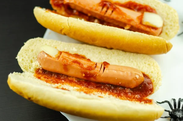 Straszne Halloween Hotdog Palce Czarny Stół Partii Żywności — Zdjęcie stockowe