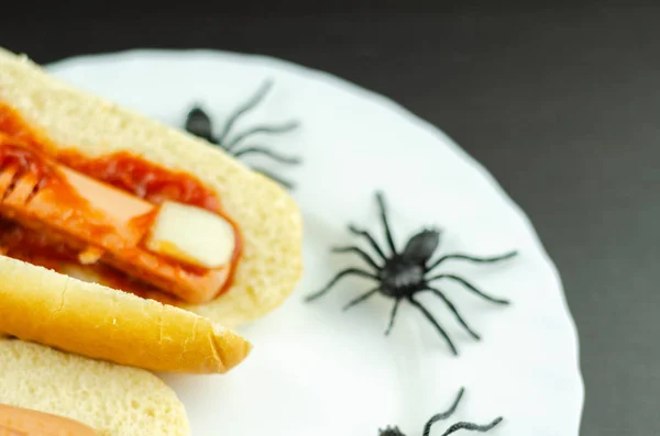 Espeluznantes Dedos Perro Caliente Halloween Mesa Negra Comida Fiesta — Foto de Stock