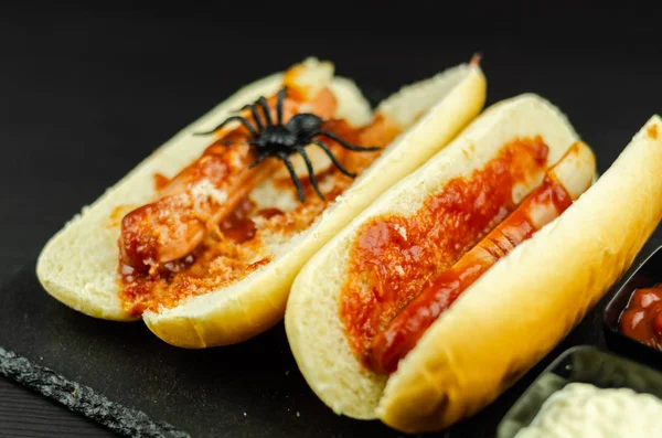 Espeluznantes Dedos Perro Caliente Halloween Mesa Negra Comida Fiesta — Foto de Stock