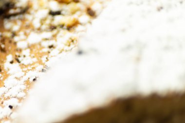 tatlı bir kek üzerinde çilek reçeli ile doldurulmuş lezzetli tatlı