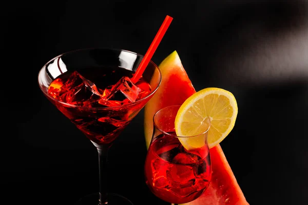 Δροσιστικό Ποτό Βάση Καρπούζι Μαύρο Φόντο Κόκκινη Νύχτα Κόμμα — Φωτογραφία Αρχείου