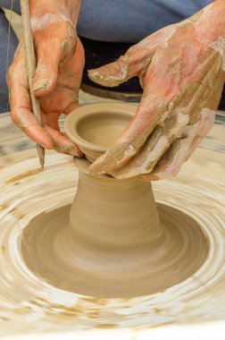 Portre bir kil çömlek, seramik ürünler, Hobiler oluştururken geleneksel yöntem oluşturma sanatçı el