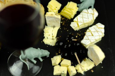 Bir Cadılar Bayramı partisi, korkunç gıda, eğlence için özel bir form peynir bir dizi servis